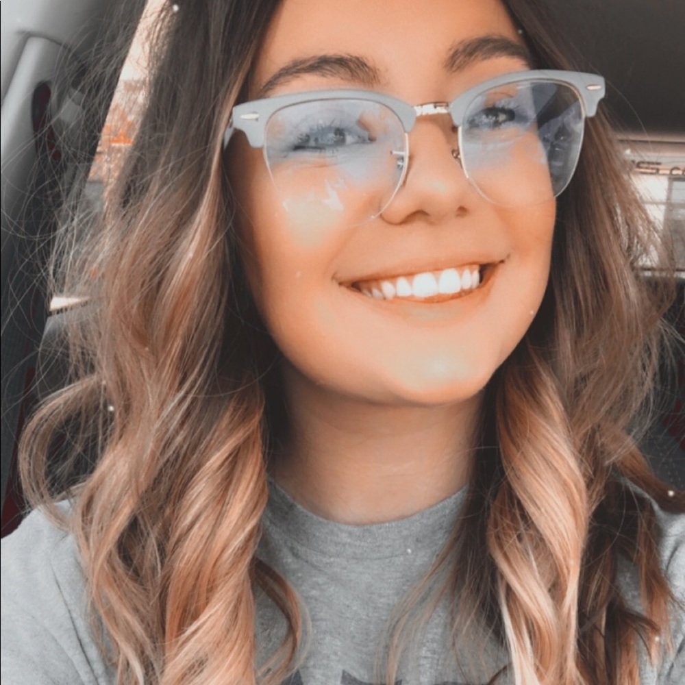 Meet your Posher, Madelyn